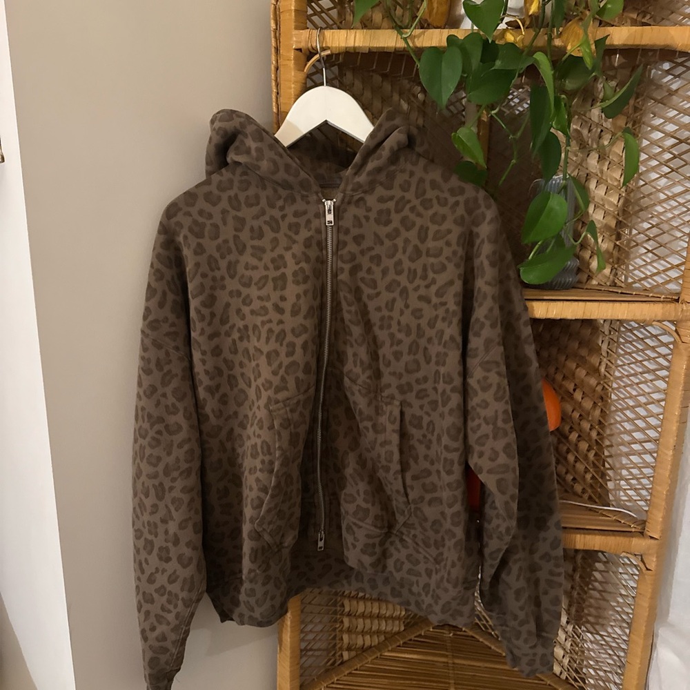 Abercrombie leopard cropped zip